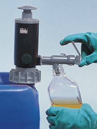 PumpMaster petrochem. liquids, PP/Nitrile r., blue PumpMaster, canister and barrel pump for...