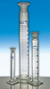 Mischzylinder 2000 ml Kl-A HF KB NS 45/40 PE-Stopfen 6K-Fuß blau Mischzylinder, 2000 : 20 ml,...